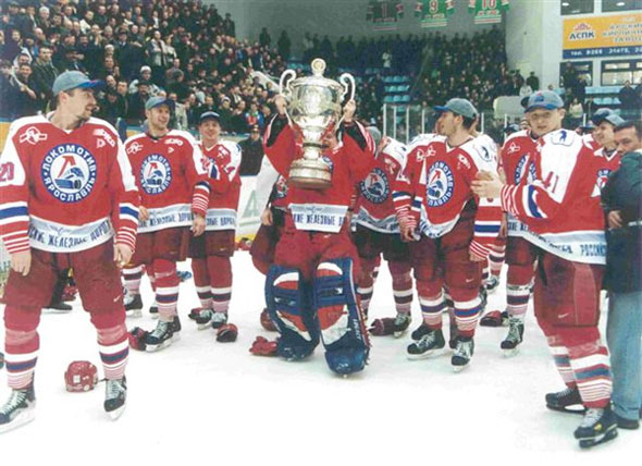 Un avion ce transporta echipa de hochei Lokomotiv Yaroslav s-a prăbuşit: 43 de morţi şi doi supravieţuitori