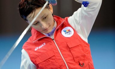 Campioana mondială la spadă Ana Maria Brânză susţine copiii orădeni