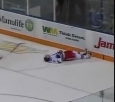 DRAMA! La un pas de moarte intr-un meci de hochei