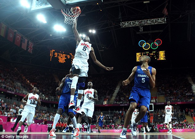 Semifinale spectaculoase la sporturile de echipă