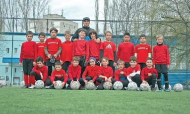 Micii fotbalişti de la C.S.S. 6