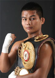 Poonsawat si-a pastrat titlul WBA!