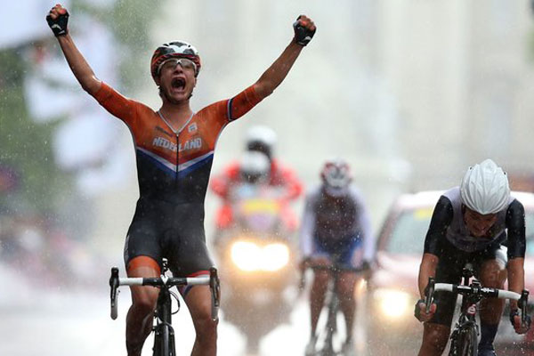 Campioana olimpică ia și aurul mondial