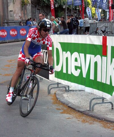 Schimbare de lider în Mica Buclă