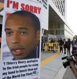 Henry, facut praf pe internet!