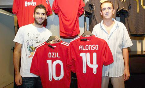 Real Madrid joacă în roşu după 38 de ani