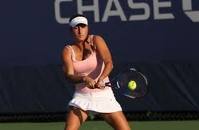 Jucatoarea de tenis Cristina Dinu face furori in Antalya