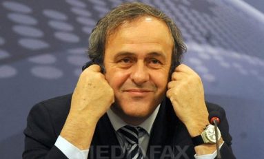 Platini, mulţumit de arbitrajul în cinci, dar împotriva utilizării tehnologiei video