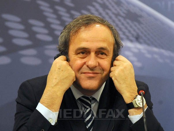 Platini, mulţumit de arbitrajul în cinci, dar împotriva utilizării tehnologiei video