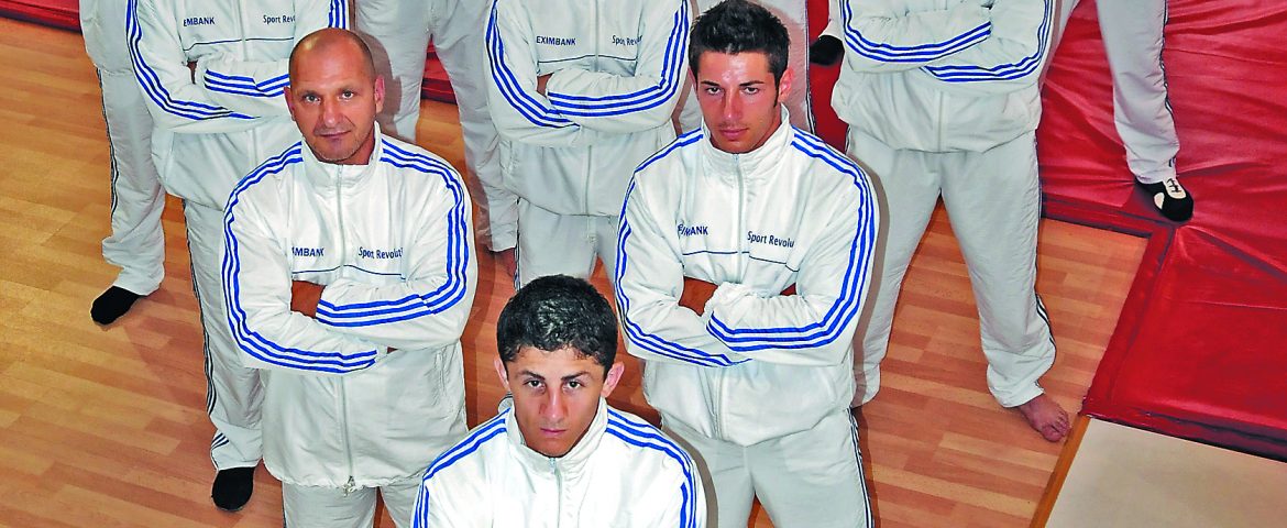 C.S. Lupii Albaştri – Sport Revolution