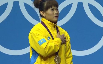 Opt recorduri olimpice la haltere, la o singură categorie