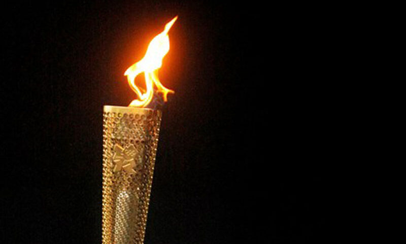 Replici ale torței olimpice pentru jurnaliștii veterani