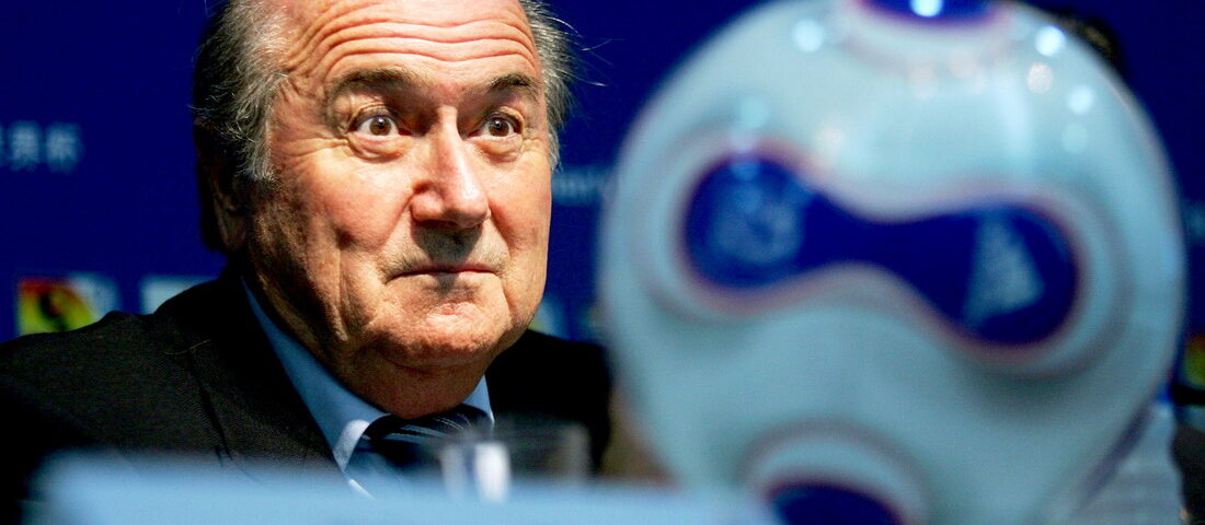 Blatter: Tehnologia video pentru linia porţii va putea fi introdusă din 2012