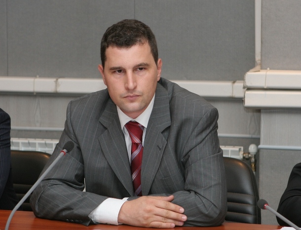 Caz unic în România: deşi suspendată, FR de Hochei pe Gheaţă convoacă o Adunare Generală