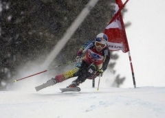Vonn s-a impus in coborarea de la Lake Louise!
