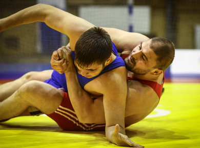 Chintoan pierde în optimi la lupte libere