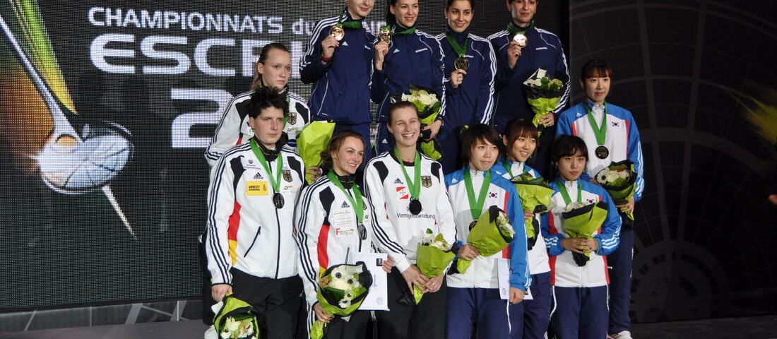 Medaliaţii de la Mondialele de scrimă de la Paris, recompensaţi de federaţie