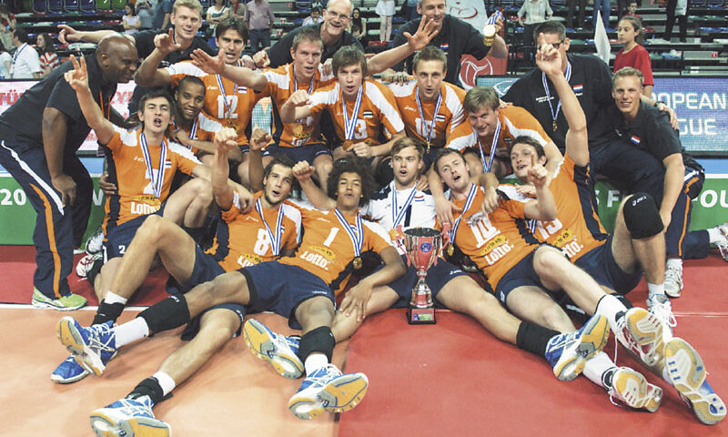 Întreceri dogoritoare sub fileu