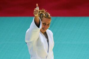 Alina Dumitru, premiată de Helmuth Duckadam