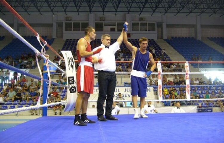 Boxul românesc din nou la podea