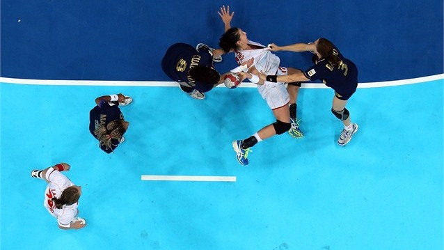 Semifinale palpitante la sporturile de echipă