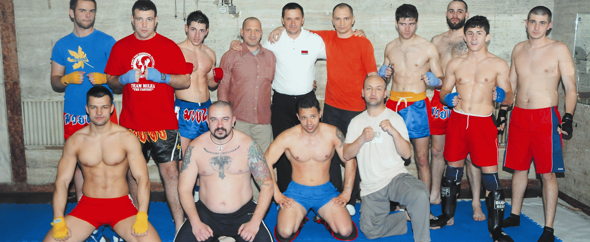 C.S. Clanul Lupilor Albaştri: Kempo-Sambo-MMA Un sparing cât o competiţie