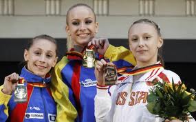 Gimnastele românce iau aurul şi argintul la sol, la Campionatul European