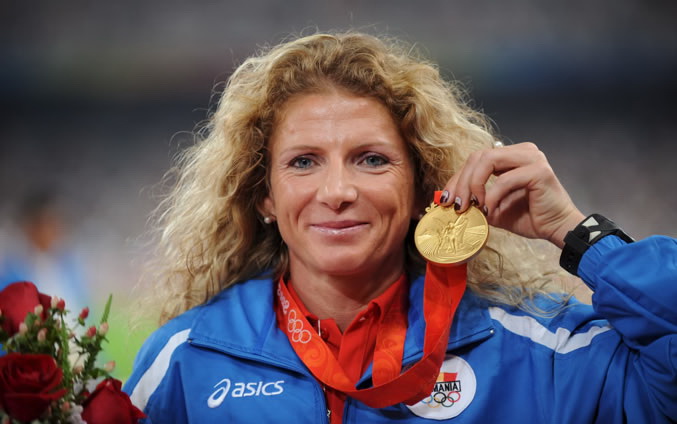 Constantina Diţă Tomescu: “Tinerii de acum preferă să piardă nopţile decât să muncească!”