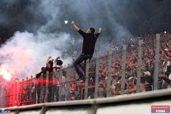 Stopați trivialitățile tribunelor și ale celor doi S