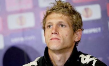 Mihai Neşu apare pentru prima data în public după accident, la meciul Utrecht - Ajax Amsterdam