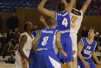 CSM Bucureşti câştigă din nou pe teren propriu