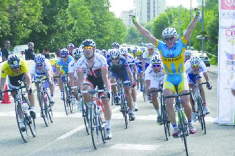 Sergio Henao conduce în Turul Țării Bascilor