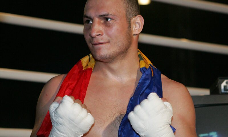 Adrian Diaconu a fost invins de Jean Pascal in meciul pentru titlul mondial WBC