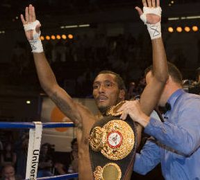 Anselmo Moreno isi pastreaza titlul mondial!