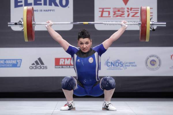 Cocoș de argint la haltere