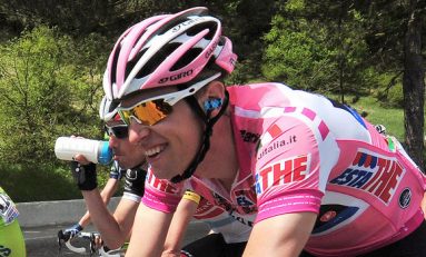 Hesjedal continuă în tricoul roz