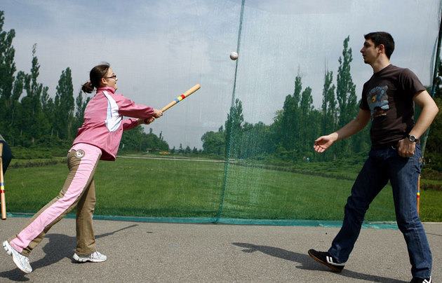 Oina are viitor la fete