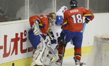 Primele meciuri din grupa de baraj a Campionatului Naţional de hochei