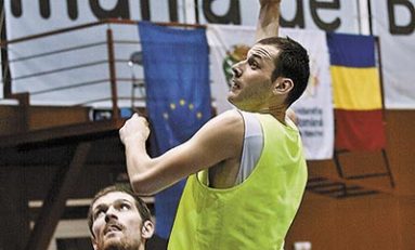 Campionii înving liderul în deplasare