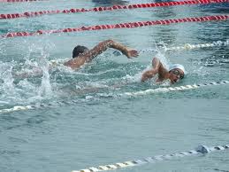 Record naţional stabilit în Franţa de înotătorul Robert Glinţă