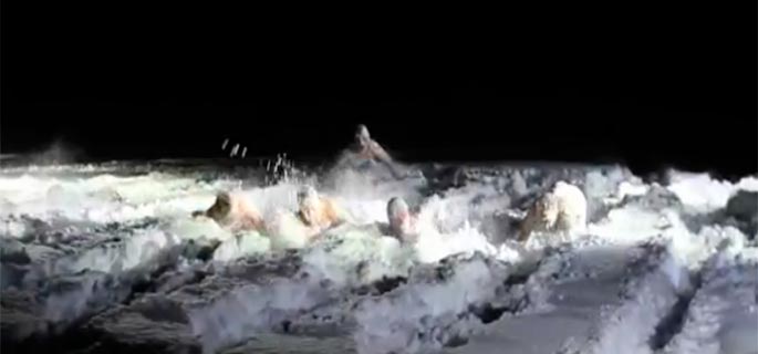 Un nou sport se naşte în ţara lui Moş Crăciun: înotul în zăpadă