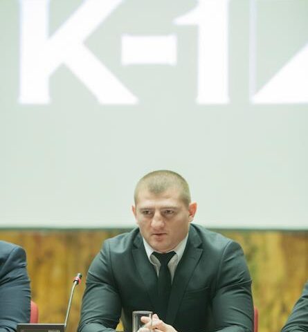 Cătălin Moroşanu îl va înfrunta pe campionul Superkombat 2012 în sferturile piramidei finale K-1