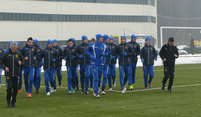 Ăştia ne sunt străinii! Petrolul nu a avut patru fotbalişti la reunire