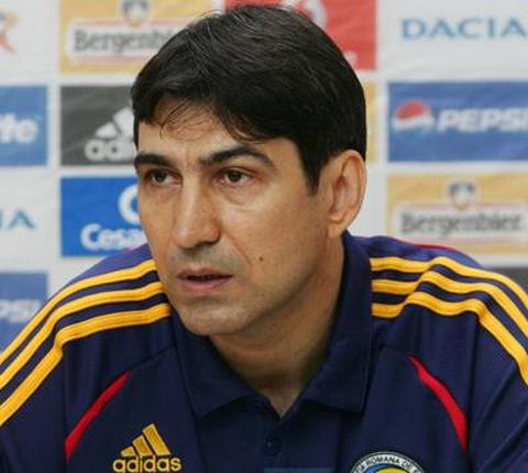 Pițurcă a convocat 12 stranieri pentru amicalul cu Australia