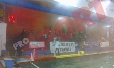 Violenţă exacerbată! Fanii giuleşteni au oprit un meci de polo juniori