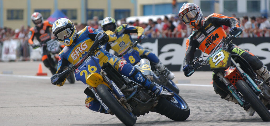 Zece ani de Dual Motors: din culisele unui sport intitulat business moto