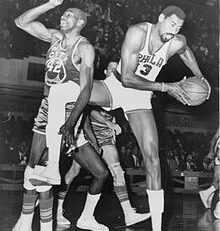 51 de ani de la recordul lui Wilt Chamberlain de a marca 100 de puncte intr-un singur joc de baschet