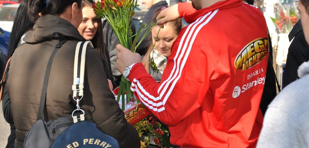 Ion Oncescu a oferit mărţişoare femeilor de 1 Martie