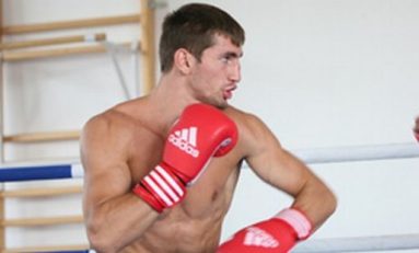 Pugilistul Bogdan Juratoni trece şi la profesionism