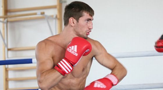 Pugilistul Bogdan Juratoni trece şi la profesionism